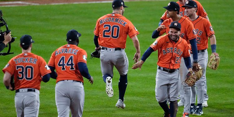 Lográn ventaja los Astros de Houston 3-2 a los Filis de Filadelfia por la Serie Mundial