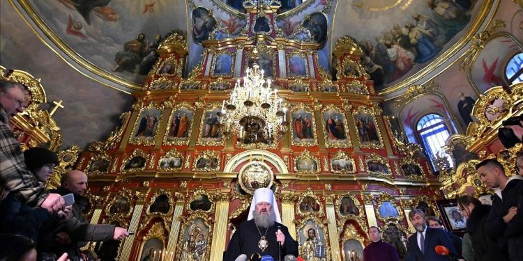 La iglesia Ortodoxa busca romper nexos con la rusa y cambiar la fecha de navidad