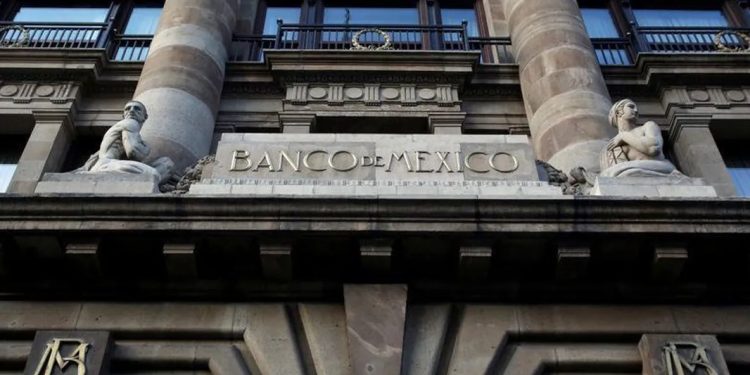 Nuevo récord establece Banxico sube tasa a 10%