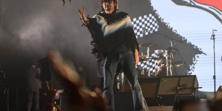 Dedican concierto la Banda Zoé a Sofía y Esmeralda, las jóvenes que murieron tras caer a una coladera