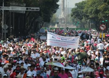 AMLO aseguró que se defendió en marcha a la corrupción y lo califica como una especie de «striptease político del conservadurismo»