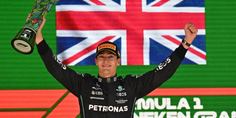 Triunfa George Russell en Brasil y ‘Checo’ se desploma hasta el séptimo lugar