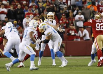 Los 49ers de San Francisco logra una victoria de 22-16 ante los Chargers