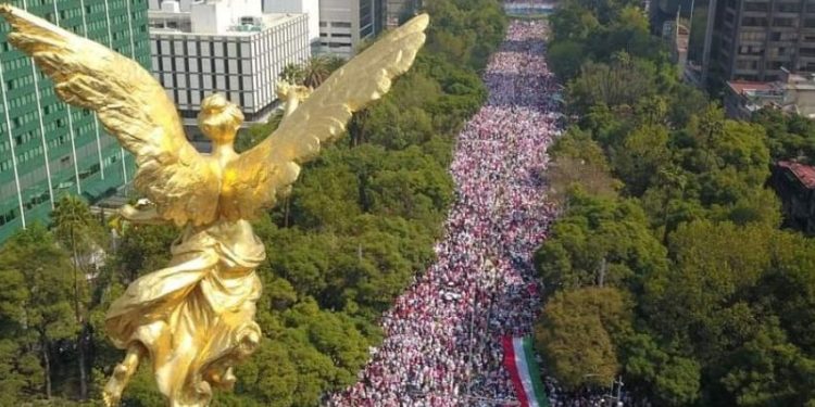 Actores políticos y Celebridades también asistieron a la marcha a favor del Instituto Nacional Electoral (INE)