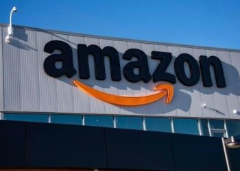 Diez mil empleados en trabajos corporativos y tecnológicos planea despedir Amazon