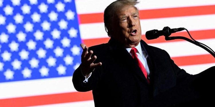 Denuncia Donald Trump fraude electoral tras derrota de Kari Lake en Arizona