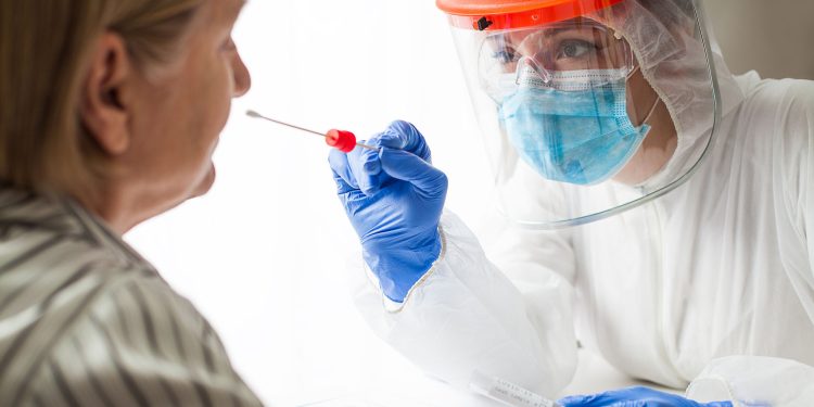 Aumenta al doble los contagios por covid-19 en México