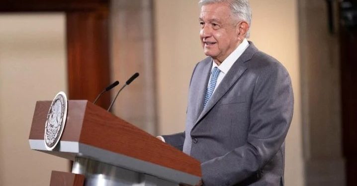 Informa AMLO que encabezará una marcha el  27 de noviembre