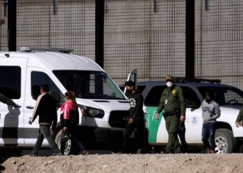 Cientos de migrantes venezolanos se entregaron voluntariamente a la Patrulla Fronteriza de Texas