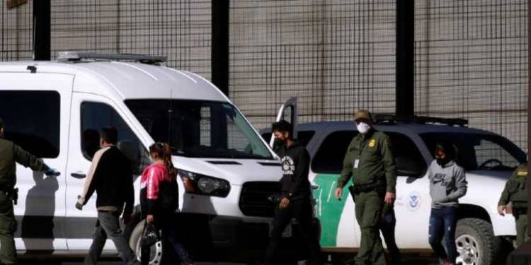 Cientos de migrantes venezolanos se entregaron voluntariamente a la Patrulla Fronteriza de Texas