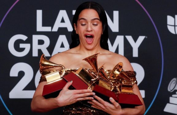 La ceremonia de los Latin Grammy se llevo  a cabo y como era de esperarse nos regaló algunas sorpresas