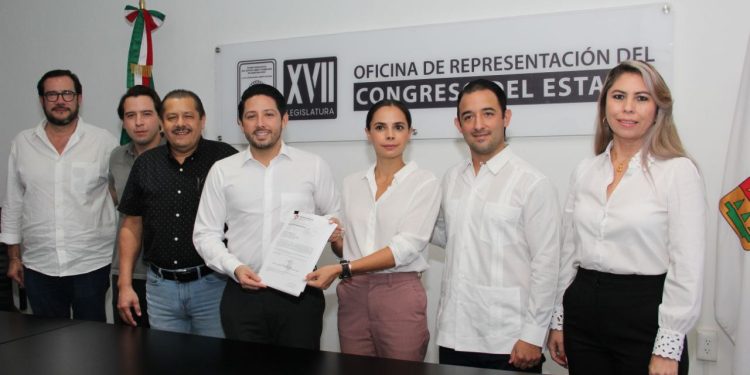 Ana Patricia Peralta entrega paquete fiscal 2023 de BJ al Congreso del Estado