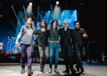 Ni la lluvia pudo interponerse en la cita que Cancún tenía este viernes con Caifanes