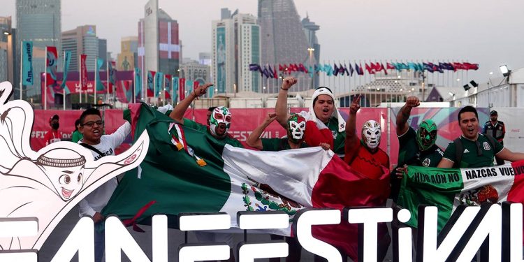 Aficionados mexicanos se hacen presentes en la apertura de la FIFA Fan Festival del Mundial de Qatar 2022