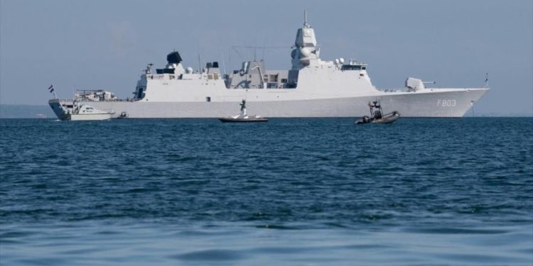 Aviones rusos sobrevolaron buques de la Alianza en el mar Báltico, advierte la OTAN