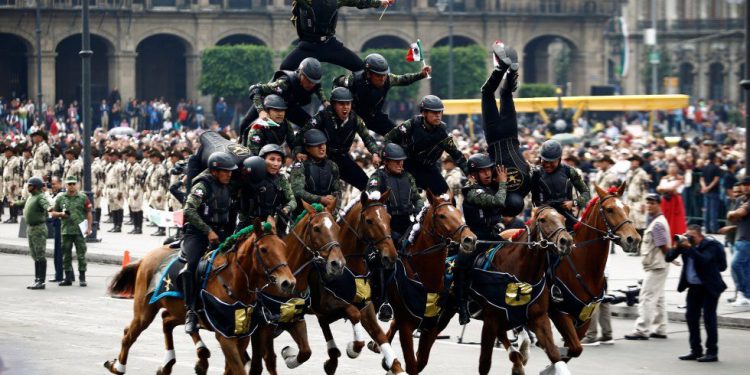 Se rindió homenaje al 112 Aniversario del inicio de la Revolución Mexicana con el tradicional desfile