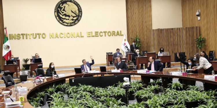El plan B de reforma electoral de AMLO incluye candados para que los consejeros del INE después de dejar el encargo