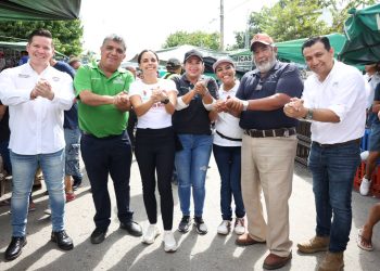 Ana Patricia Peralta reafirma compromiso con Tianguistas