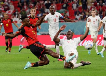 Sufre Bélgica más de lo esperado para vencer 1-0 a Canadá en su primer partido en Qatar