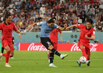 Uruguay y Corea del Sur brindaron un entretenido encuentro en la jornada 1 de la Fase de Grupos del Mundial empatando 0-0