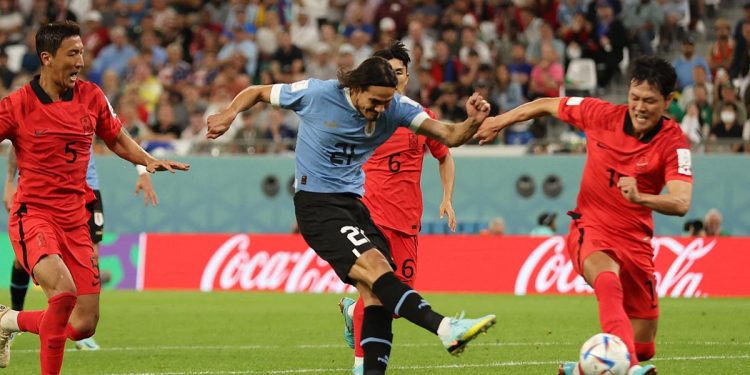 Uruguay y Corea del Sur brindaron un entretenido encuentro en la jornada 1 de la Fase de Grupos del Mundial empatando 0-0