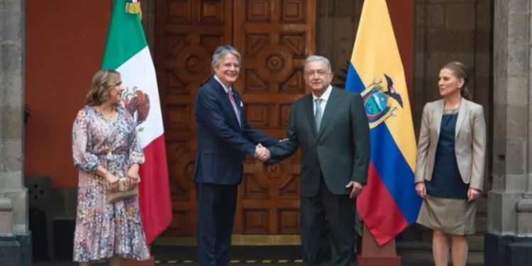 El presidente Andrés Manuel López Obrador recibe al mandatario de Ecuador, Guillermo Lasso en Palacio Nacional