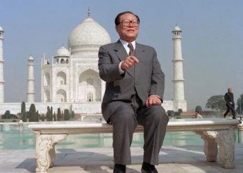 Bandera a media asta por fallecimiento del expresidente Jiang Zemin en China
