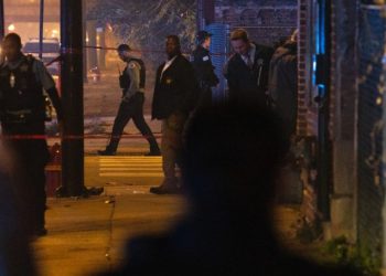Catorce peronas resultaron heridas tras Tiroteo en Chicago durante la noche de Halloween