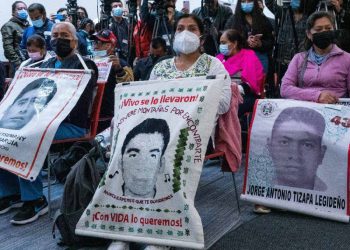 AMLO asegura que se hará justicia por los 43 normalistas desaparecidos en Iguala