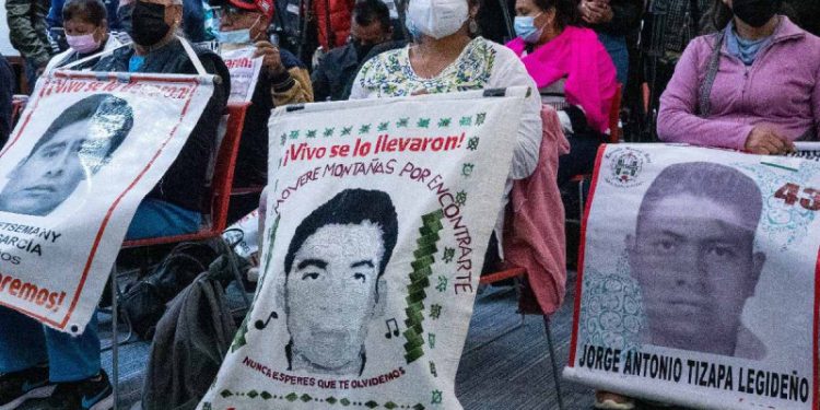 AMLO asegura que se hará justicia por los 43 normalistas desaparecidos en Iguala