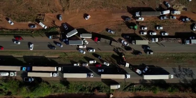 Se mantienen más de 200 bloqueos de carreteras en Brazil