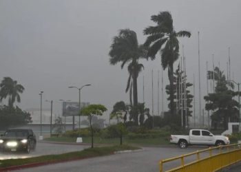 ‘Lisa’, se ha degradado de huracán a tormenta tropical, suspenden clases en Tabasco, Campeche y Quintana Roo