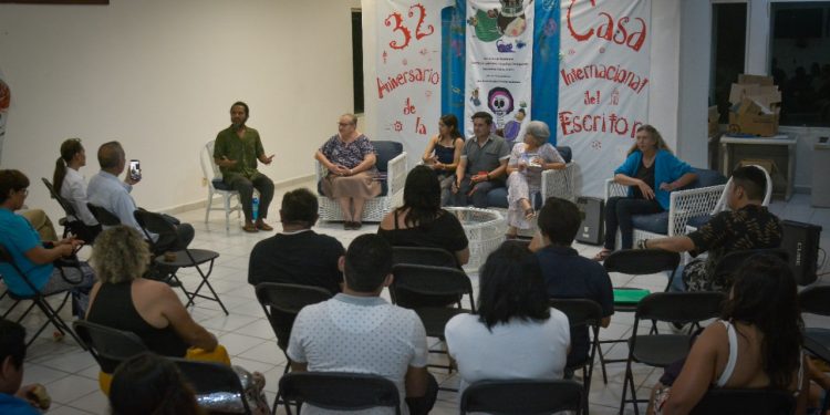 Realizan encuentro de escritores del sur “A la orilla del cielo”