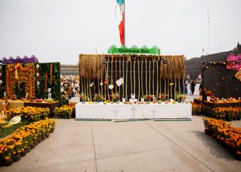 Quintanarroenses participan en la celebración nacional del Día de Muertos