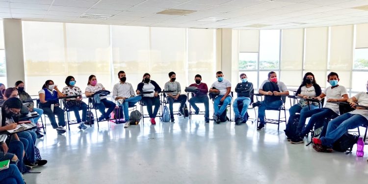 Capacita IQM a jóvenes para prevenir la violencia en el noviazgo