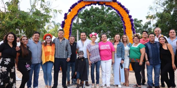 Miles de personas disfrutan el «Hanal Pixán» en Malecón Tajamar