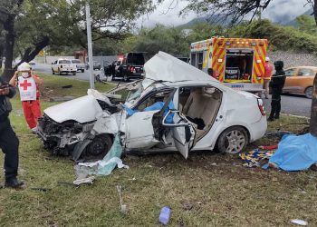 Al menos tres personas fallecieron tras accidente vehicular en Nuevo León