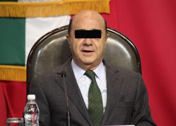 Jesús Murillo, titular de la PGR sale del hospital tras ser intervenido quirúrgicamente