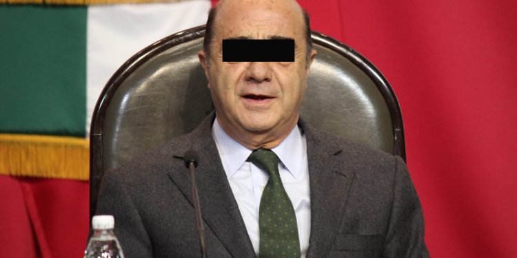 Jesús Murillo, titular de la PGR sale del hospital tras ser intervenido quirúrgicamente