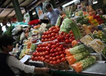 La propuesta de elevar un 20% el salario mínimo dispararía aún más la inflación en el país
