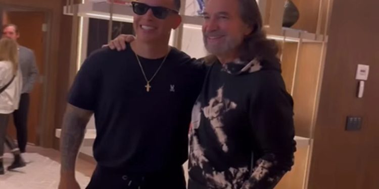 “Dos leyendas”: Daddy Yankee y Marco Antonio Solís ‘El Buki’ enloquecen a sus fans con su encuentro