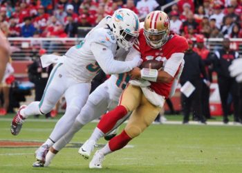 Jimmy Garoppolo, quarterback de los 49ers, queda fuera de la temporada tras fractura en el tobillo