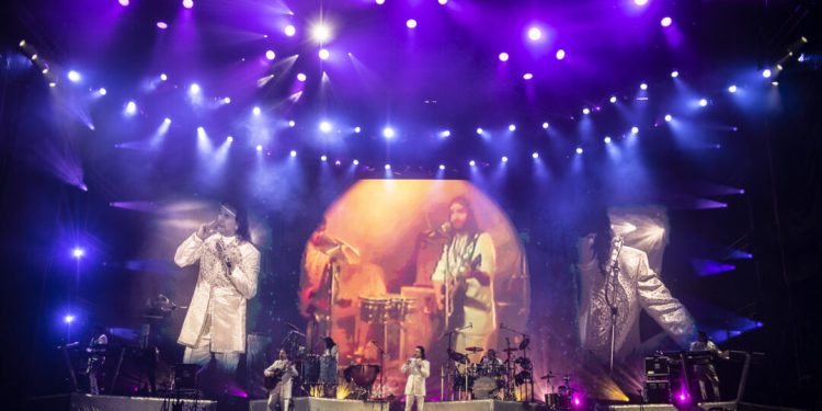 Los Bukis, la banda grupera mexicana encabezada por Marco Antonio Solís en concierto ante 82 mil fans en el Estadio Azteca