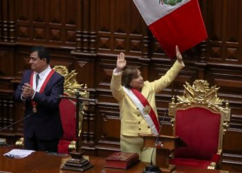  Toma protesta Dina Boluarte como la primera presidenta mujer de Perú, después de la destitución de Pedro Castillo