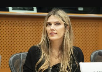 Destituyen y detienen a Eva Kaili vicepresidenta de la Eurocámara por presuntos sobornos