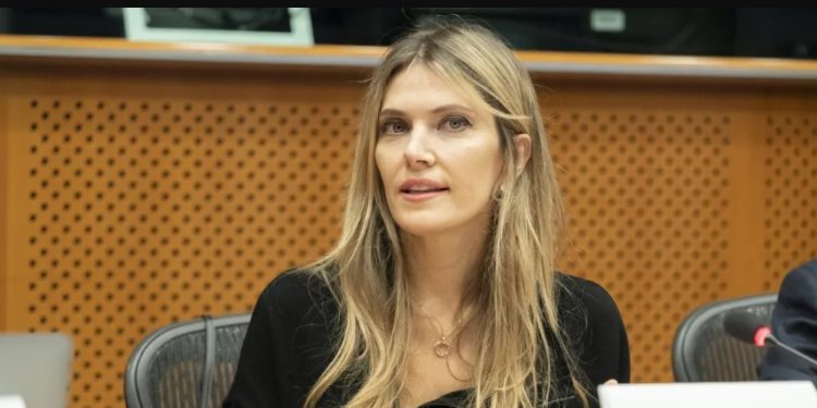 Destituyen y detienen a Eva Kaili vicepresidenta de la Eurocámara por presuntos sobornos