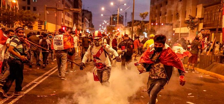 Declaran estado de emergencia en Perú durante un mes en todo el país