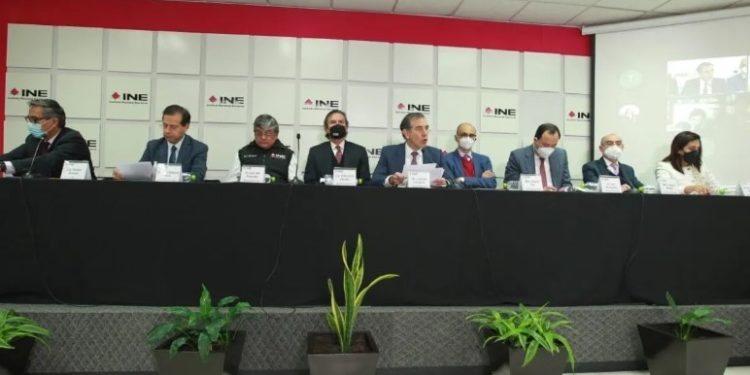 INE advierten que acudirán a la SCJN para frenar «plan B» de la reforma electoral