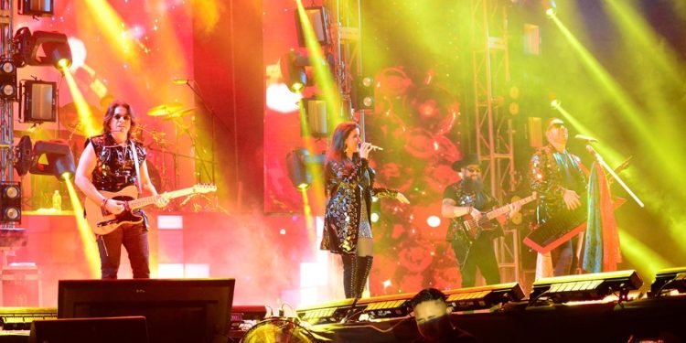 Cientos de personas llenaron la Plaza de Toros Cancún con el show de Matute