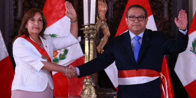 La presidenta de Perú, Dina Boluarte, renovó su gabinete tras recorte de su mandato